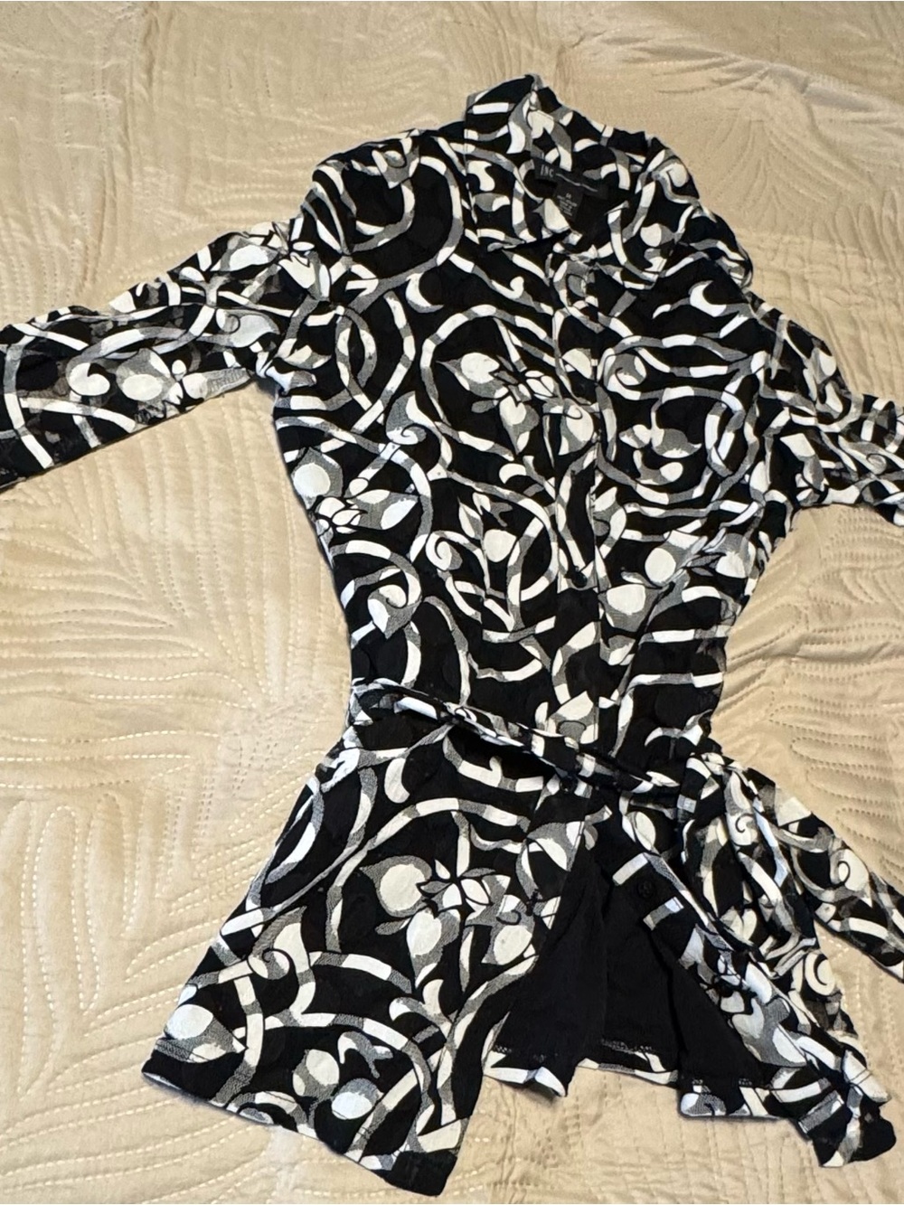 Black & White Patterned Women's Wrap Dress or long top Sz Medium I-N-C